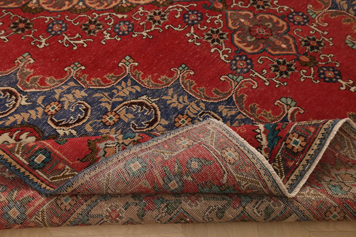 Vintage Southeastern Persian Style Oversize Rug 9x13 ft — Red & Blue Medallion
