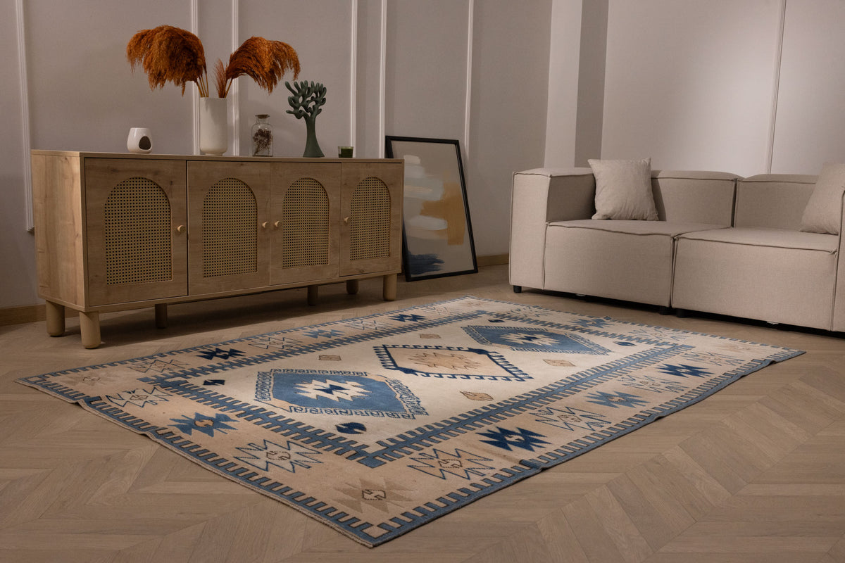 Vintage Niğde Turkish Area Rug 5x8 ft — White & Navy Geometric