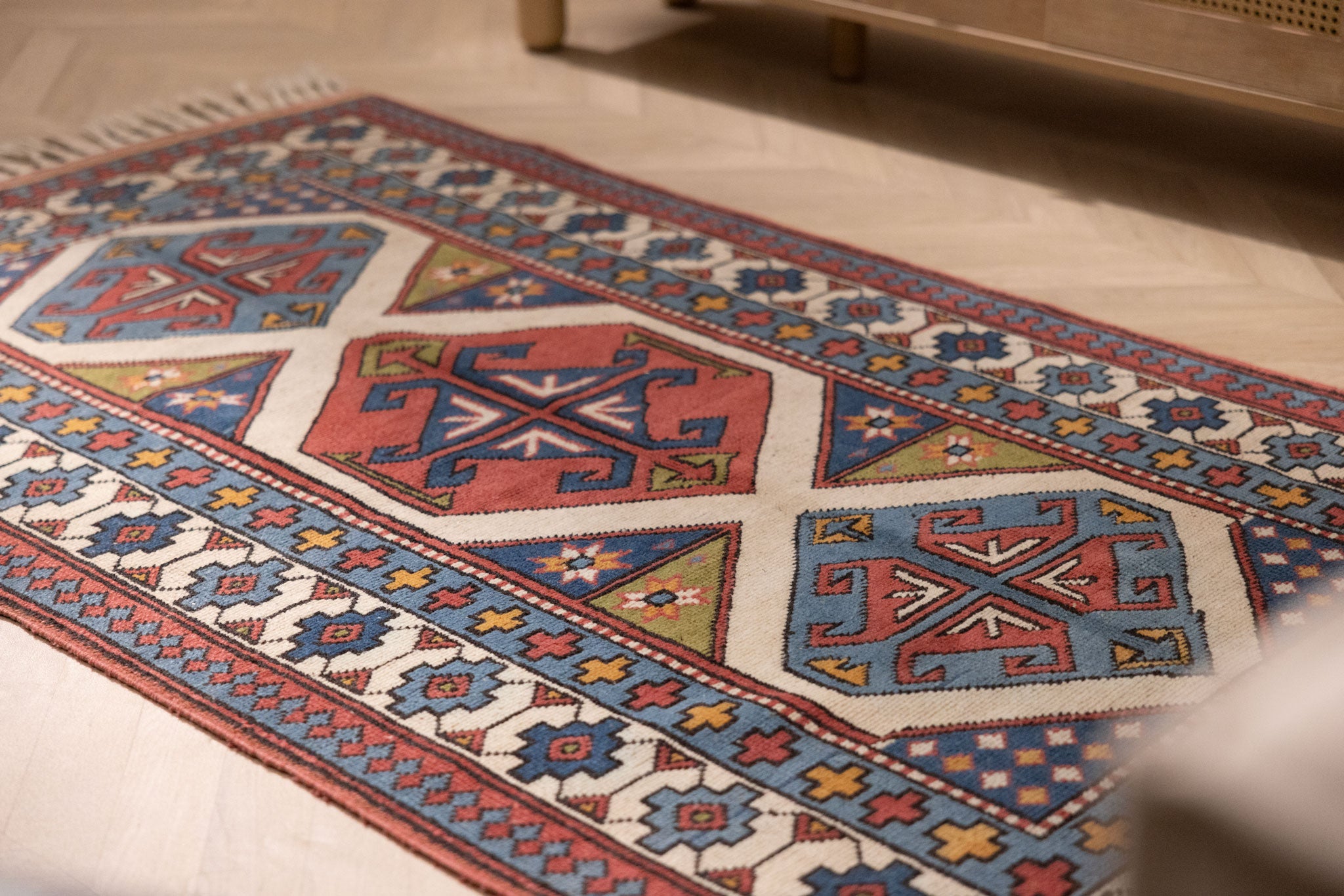 Vintage Niğde Turkish Area Rug 3x6 ft — White & Blue Floral
