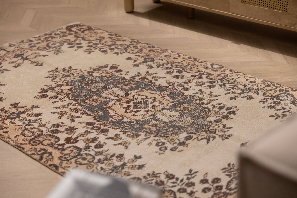 Vintage Isparta Turkish Area Rug 4x6 ft — White & Brown Floral