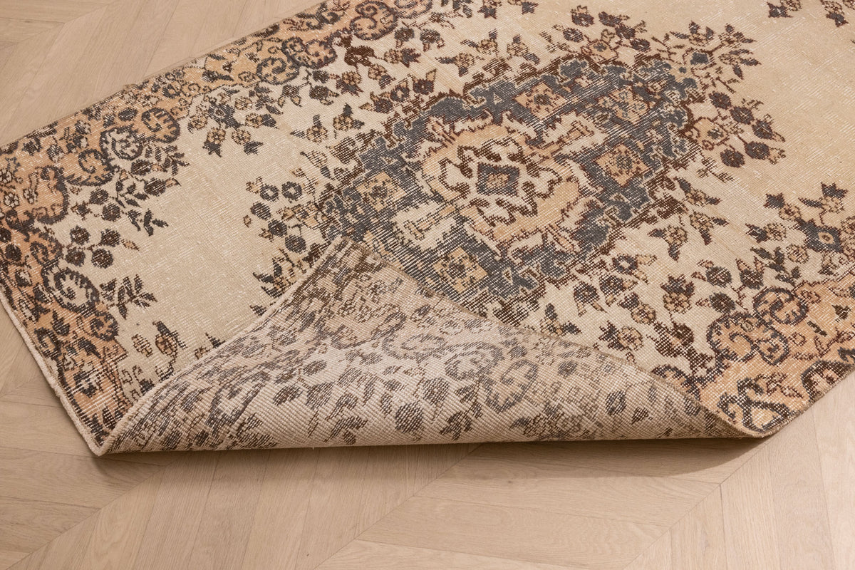 Vintage Isparta Turkish Area Rug 4x6 ft — White & Brown Floral