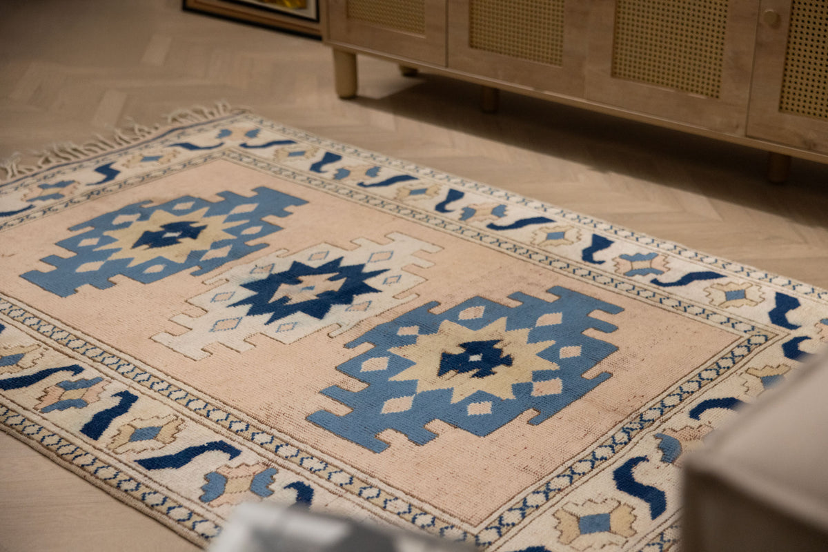 Vintage Niğde Turkish Area Rug 4x6 ft — Beige & Blue Geometric (No. 48965)