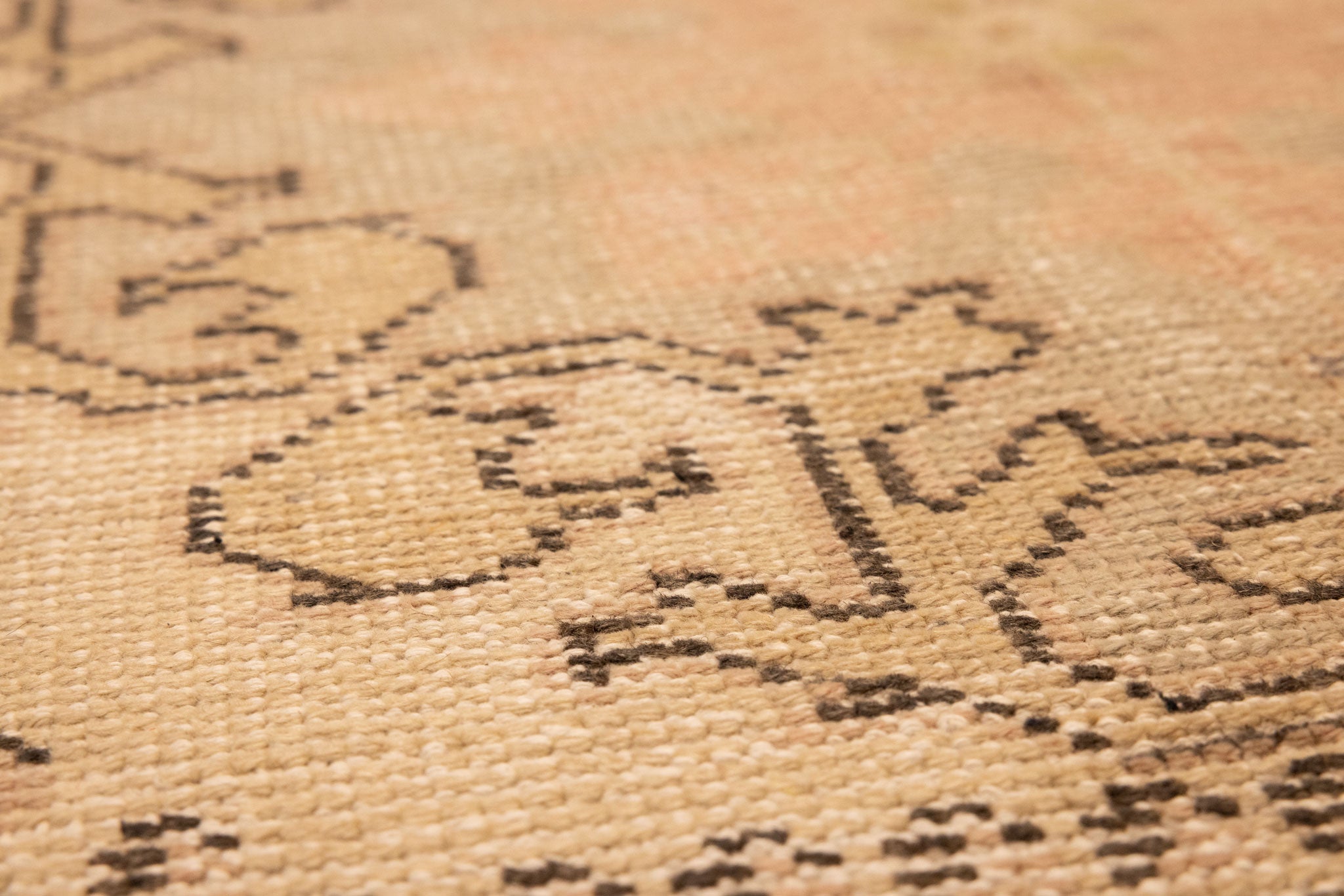 Vintage Nevşehir Turkish Area Rug 4x6 ft — Beige & White Medallion