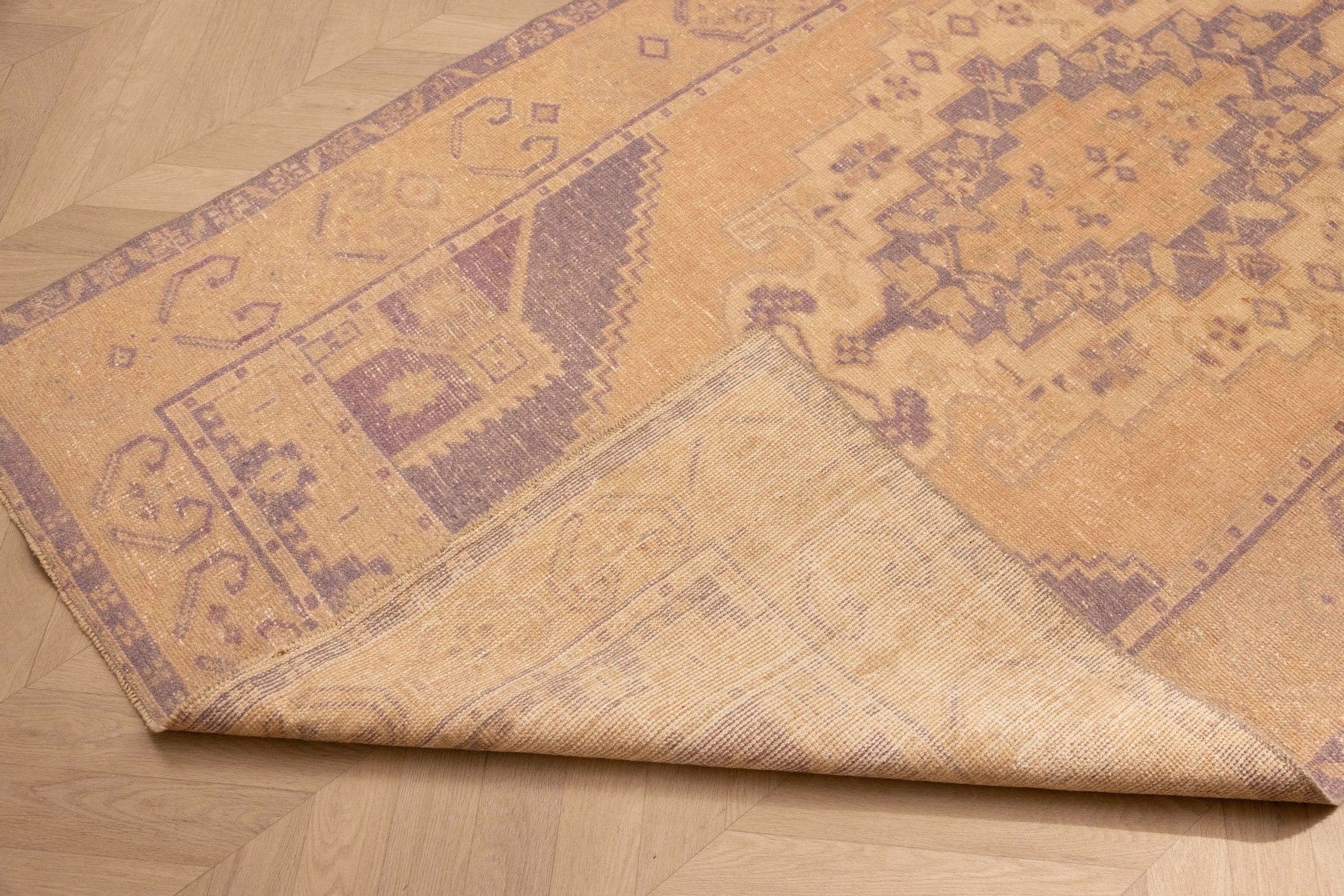 Vintage Niğde Turkish Area Rug 4x6 ft — Beige & Navy Medallion