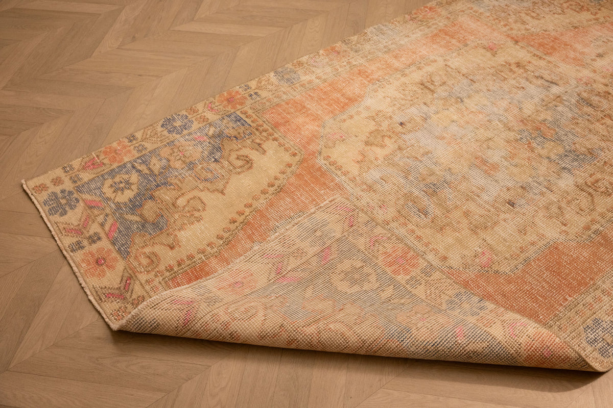 Vintage Nevşehir Turkish Area Rug 4x7 ft — Orange & White Medallion