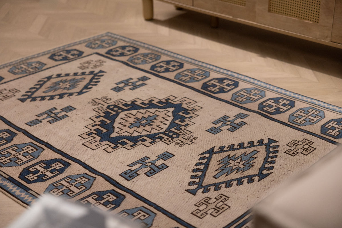 Vintage Niğde Turkish Area Rug 4x6 ft — Beige & Blue Geometric (No. 55391)