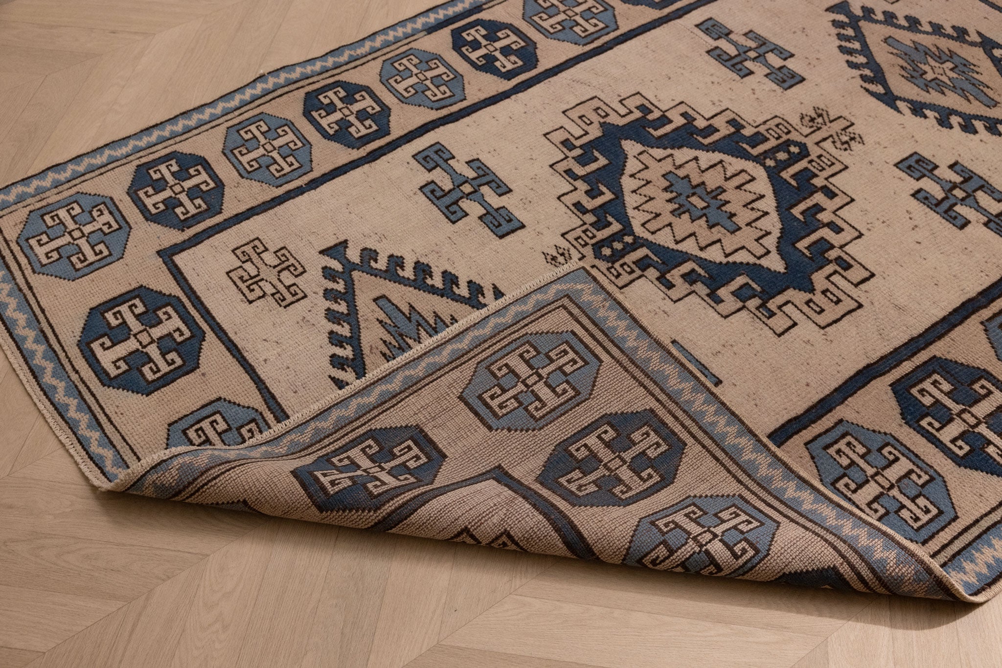 Vintage Niğde Turkish Area Rug 4x6 ft — Beige & Blue Geometric (No. 55391)