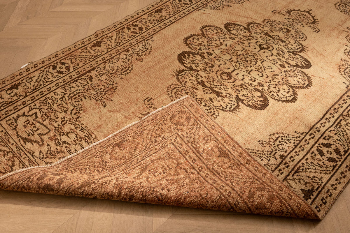 Vintage Manisa Turkish Area Rug 4x8 ft — White & Orange Medallion