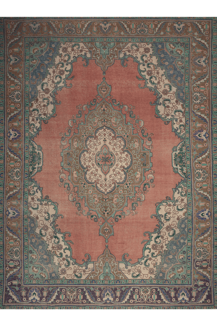 Vintage Southeastern Persian Style Oversize Rug 9x13 ft — Red & Green Medallion