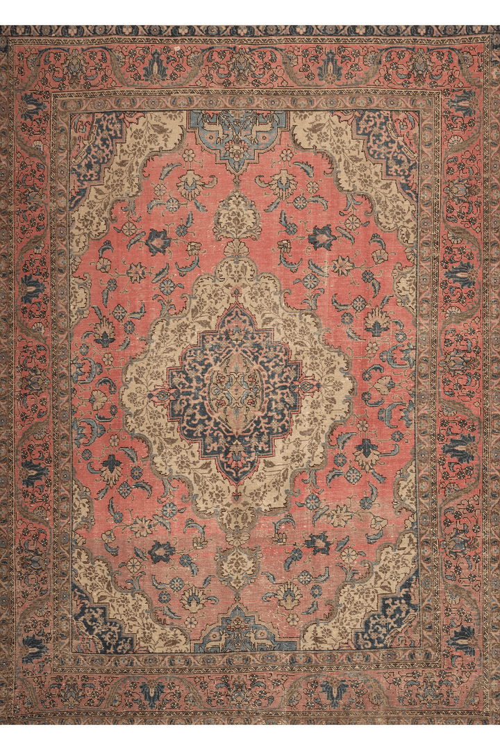 Vintage Southeastern Persian Style Oversize Rug 7x10 ft — Pink & Beige Medallion